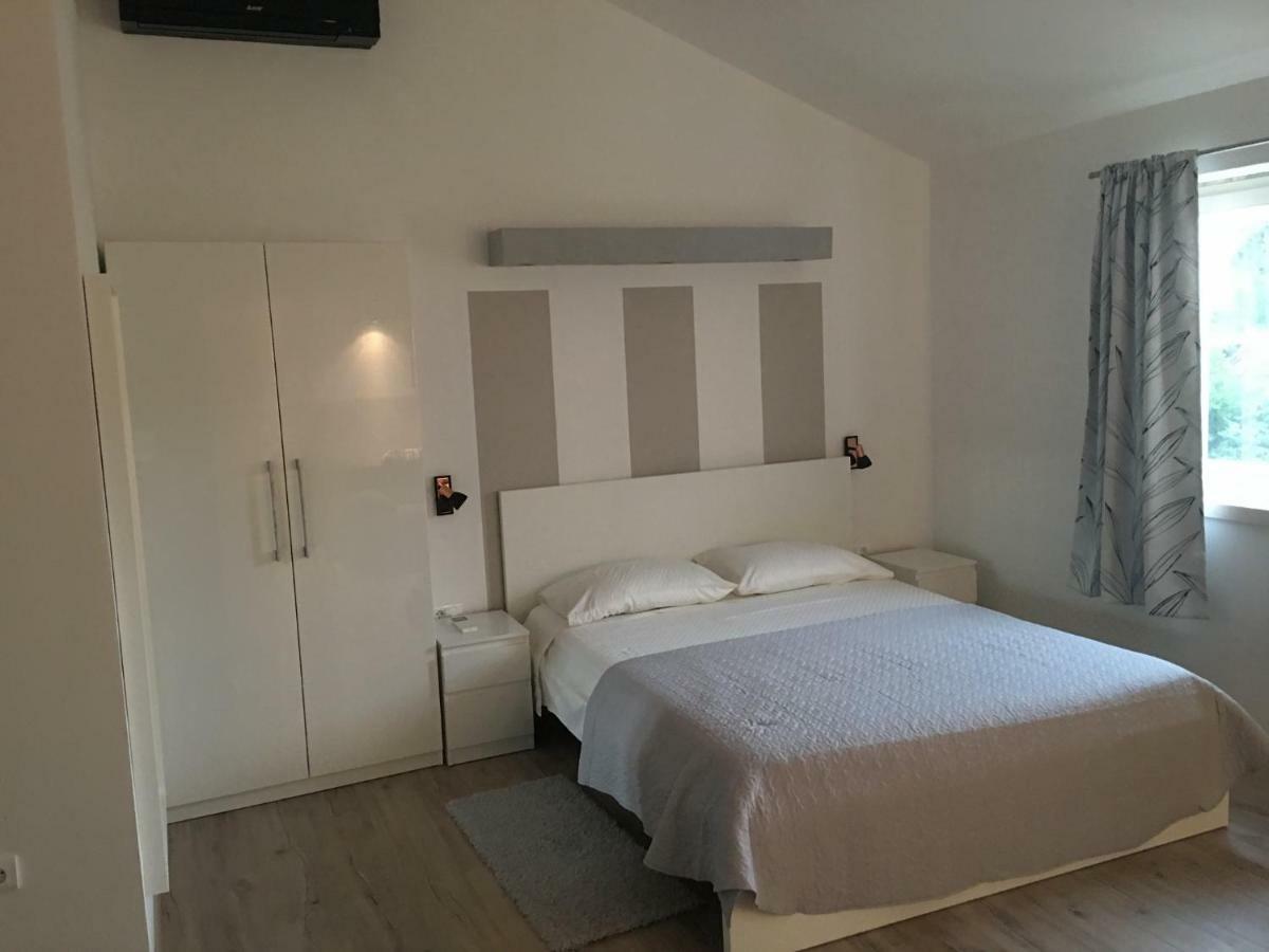 Ferienwohnung Studio Apartman Dado Bale Exterior foto