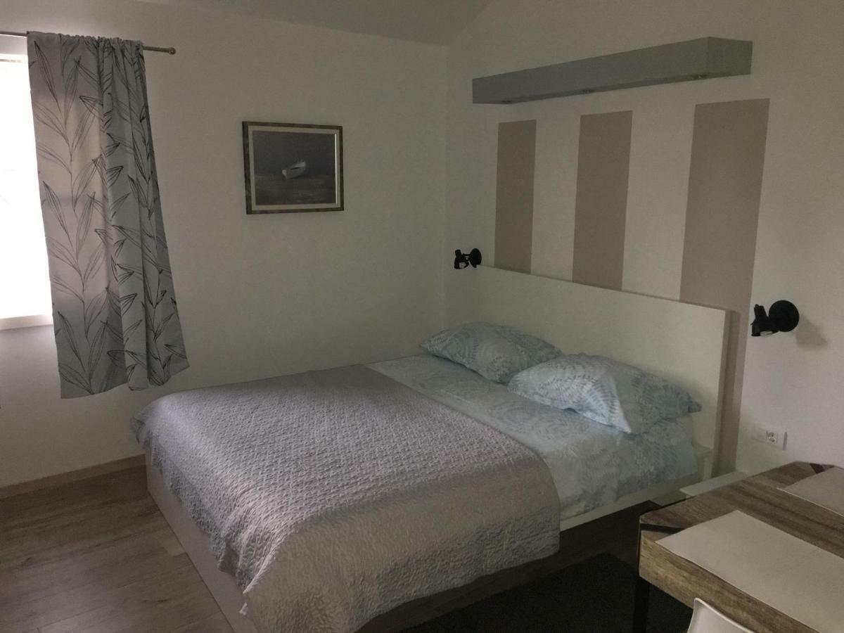 Ferienwohnung Studio Apartman Dado Bale Exterior foto