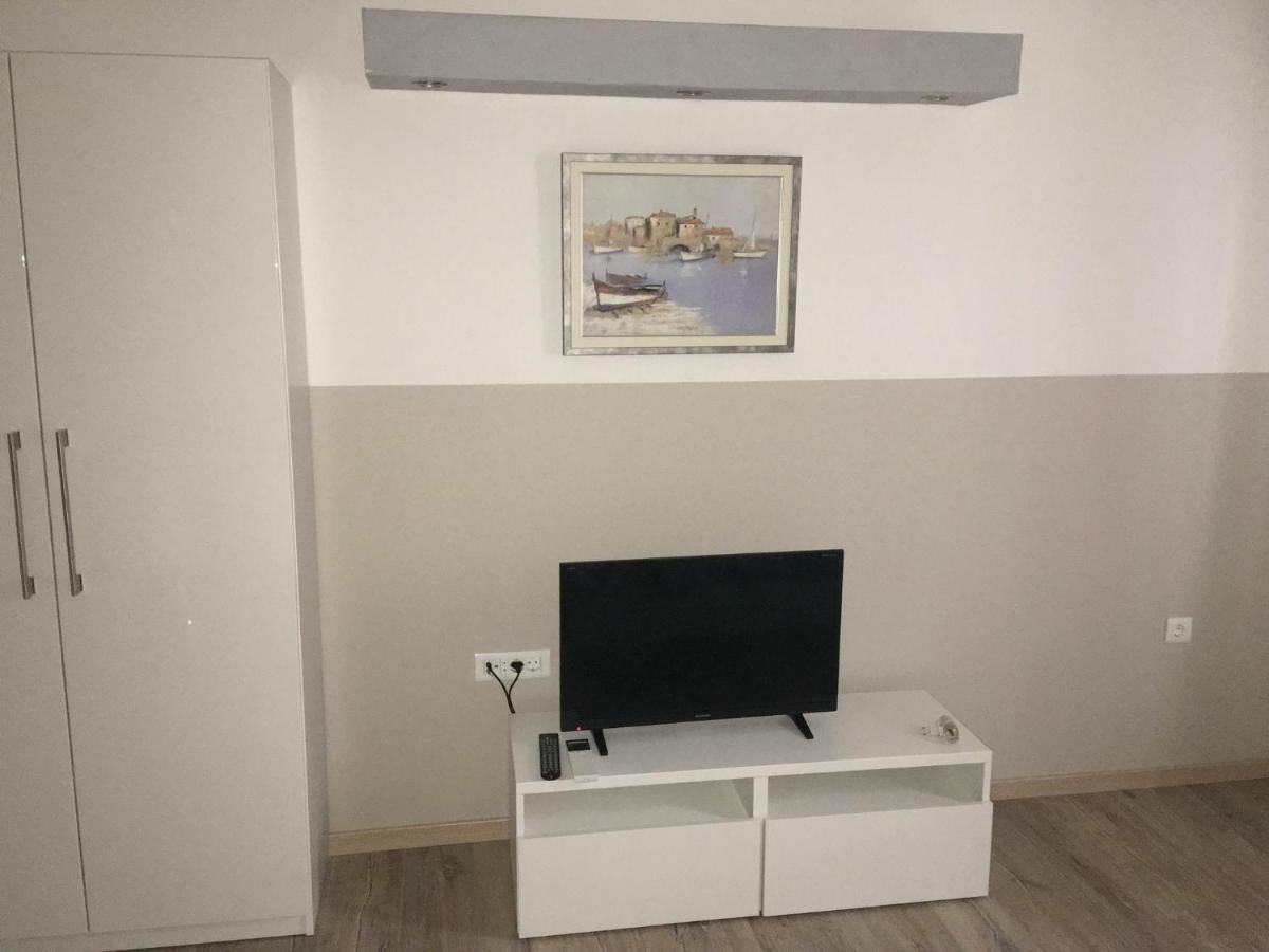 Ferienwohnung Studio Apartman Dado Bale Exterior foto